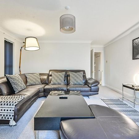 Top Floor Sandbanks Apartment With Free Parking Just Minutes From The Beach And Bars Canford Cliffs Kültér fotó