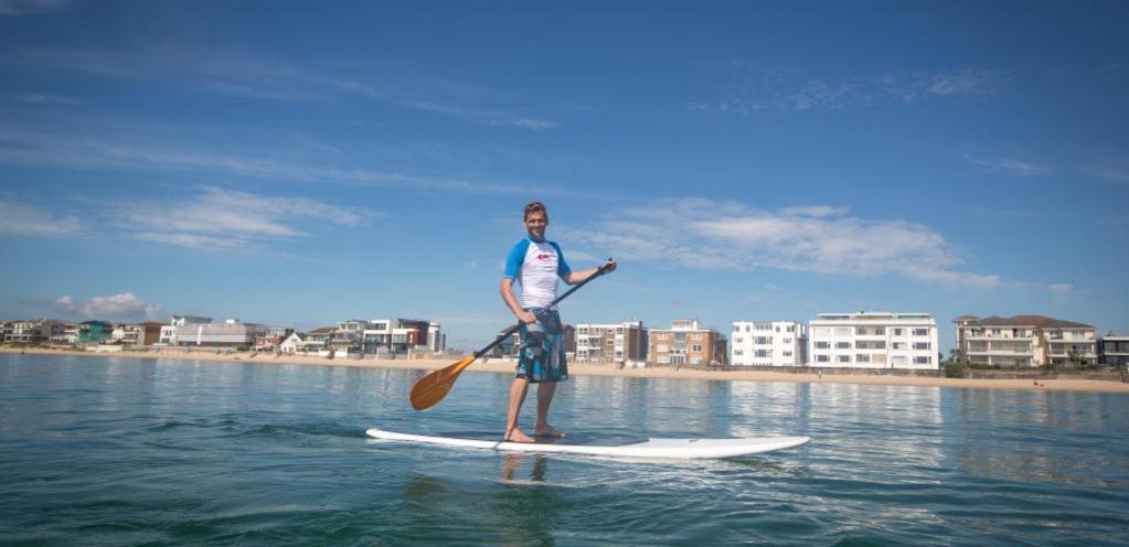 Top Floor Sandbanks Apartment With Free Parking Just Minutes From The Beach And Bars Canford Cliffs Kültér fotó